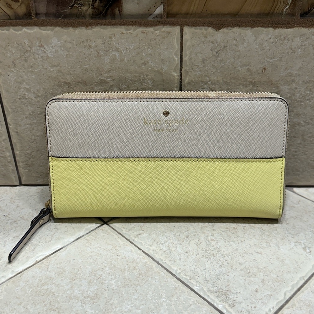 Kate spade cedar street Lacey wallet yellow/taupe
